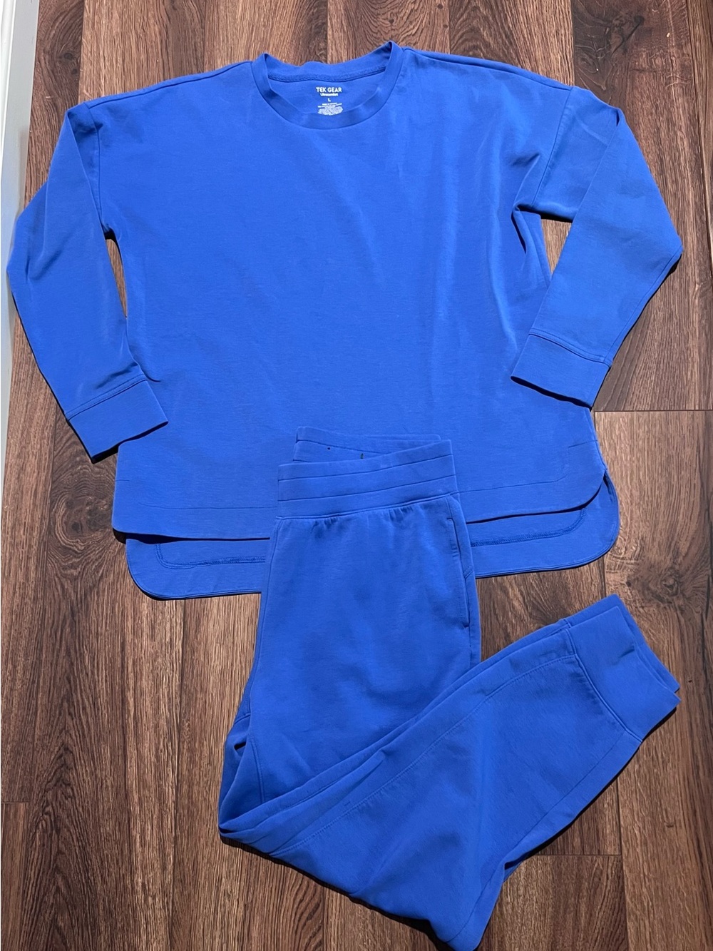 tek gear Women’s Bright Cobalt Blue Sweatshirt & Jogger Set